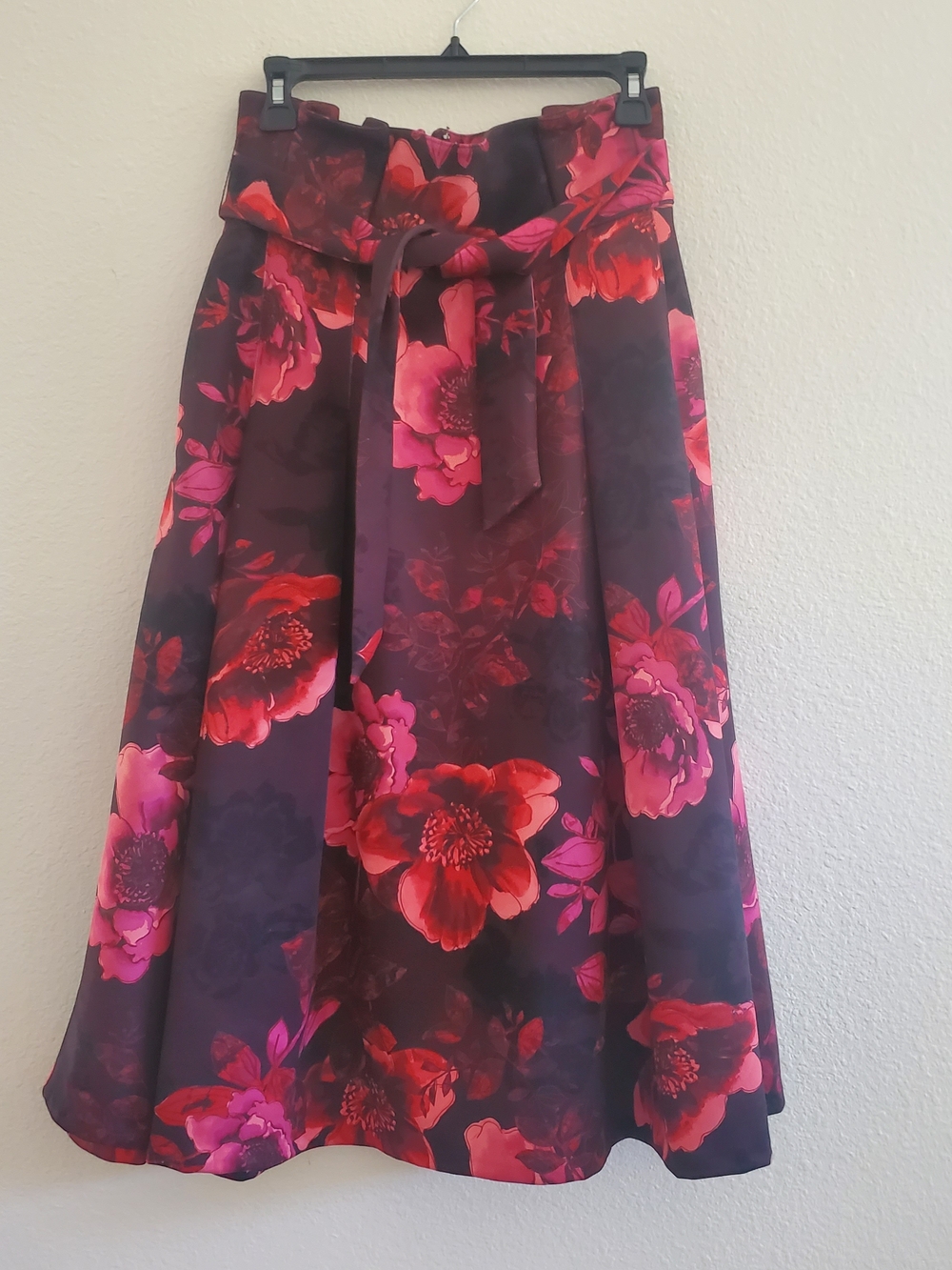 New York & Company Floral A-Line Midi Skirt - Red & Pink Size 2